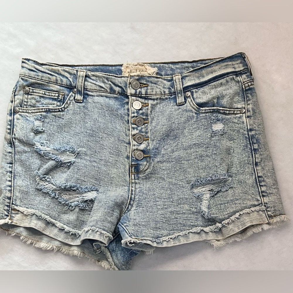 Altar'd State Light Wash Button Fly Raw Hem Boho Distressed Denim Shorts Size 31